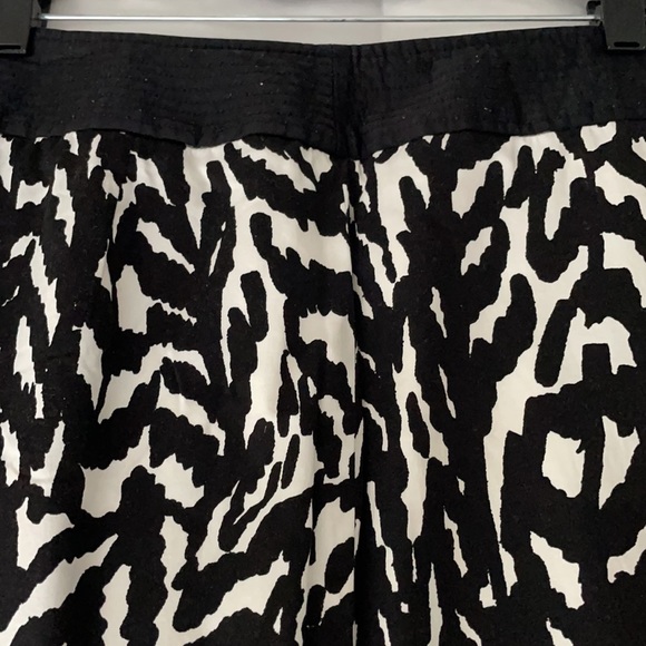 Black/White pencil skirt - Picture 2 of 2